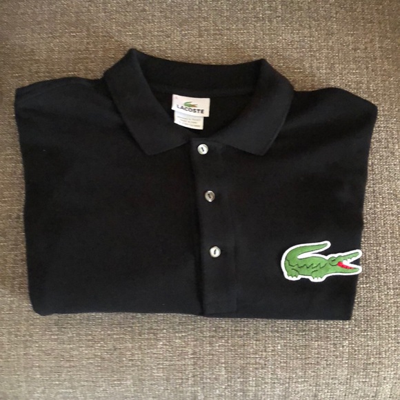 alligator emblem on shirt